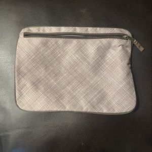 Thirty one pocket a tote. Snap zipper pouch to add to tote bag